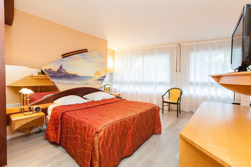 Le Crystal 3*