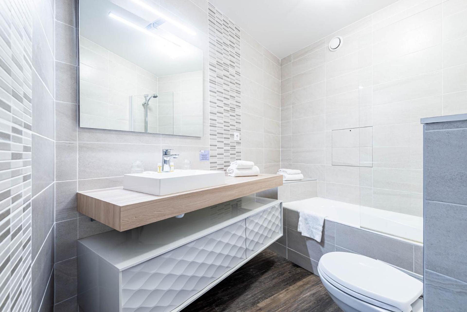 Le Crystal Hotel 3*