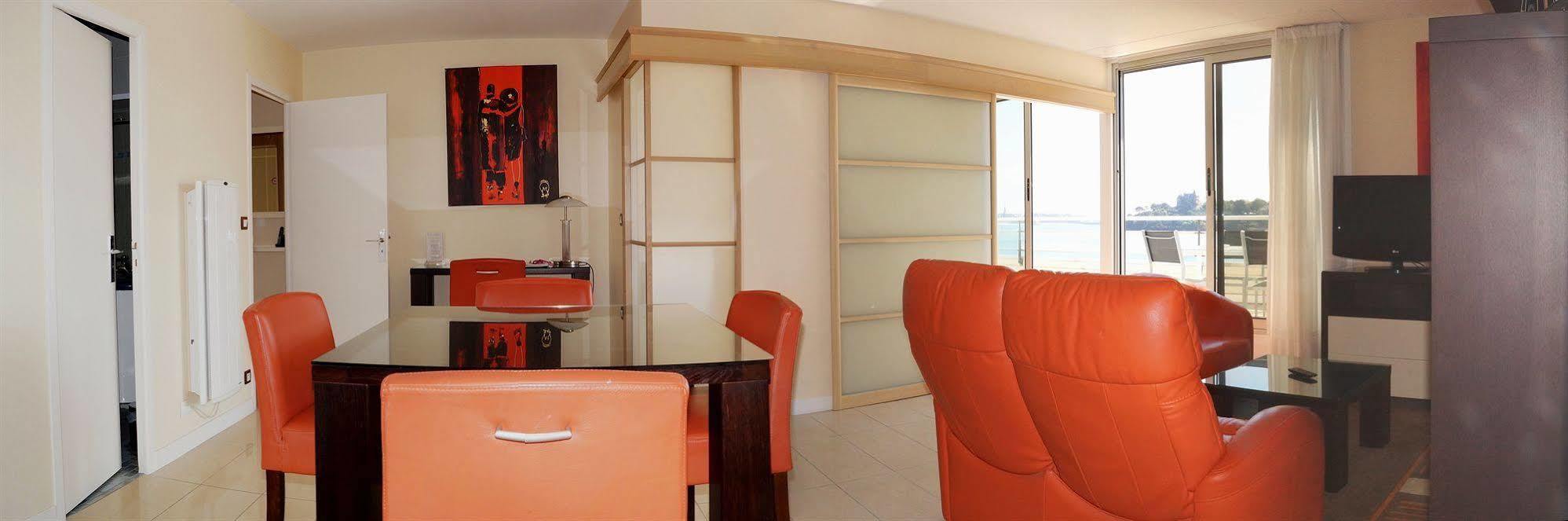Le Crystal Hotel