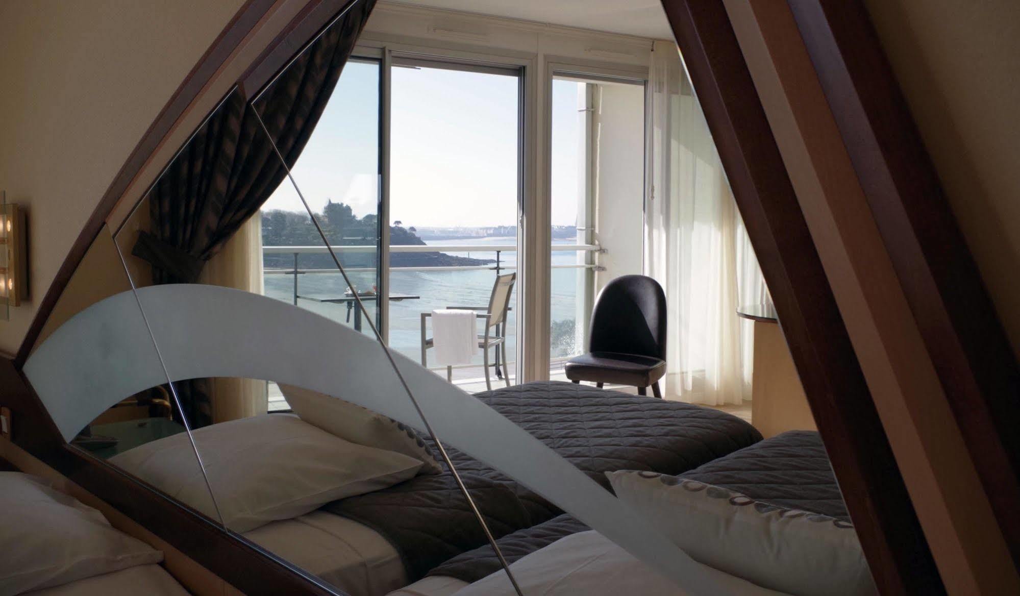 Le Crystal Hotel